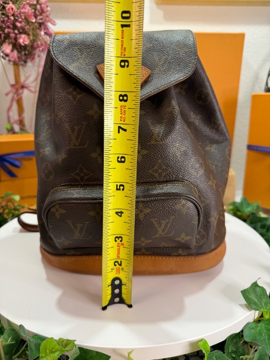 EPIC LOUS VUITTON MONOGRAM MM BACKPACK! main image 11